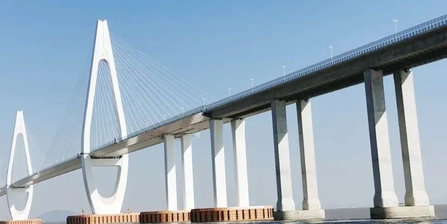 bridge using sulfate resistant cement