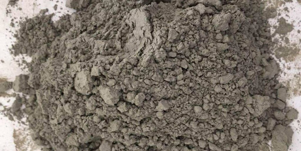 Low heat cement composition
