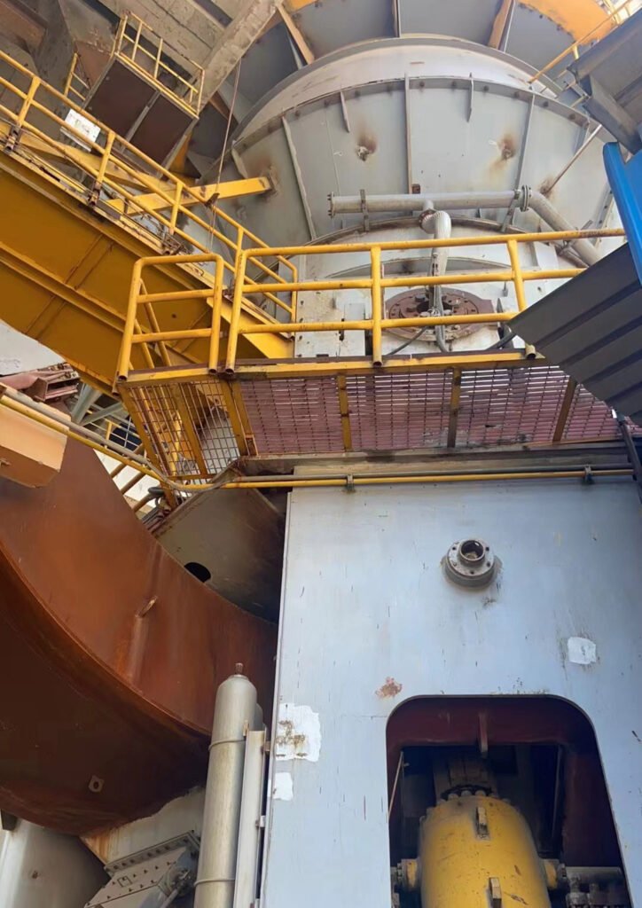Used vertical roller mill good price for sale 90% new