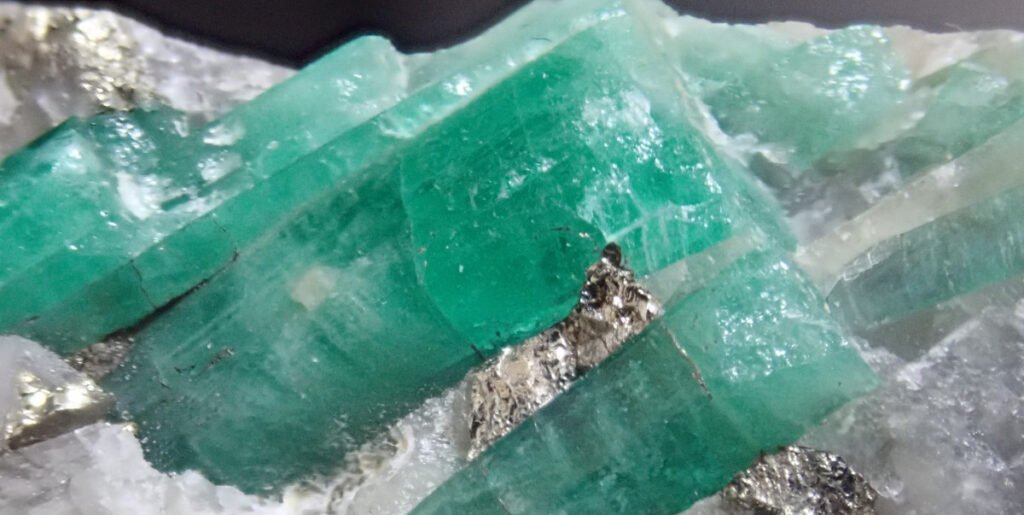 Chemical composition and crystal structure of beryl