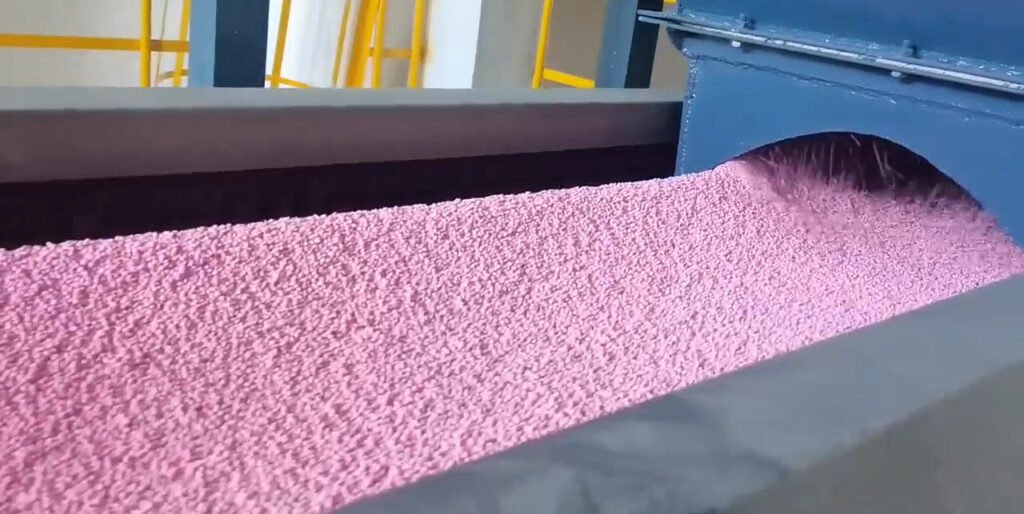 Agglomeration Fertilizer Granules – Bulk Packaging and Distribution Image double roller extrusion method