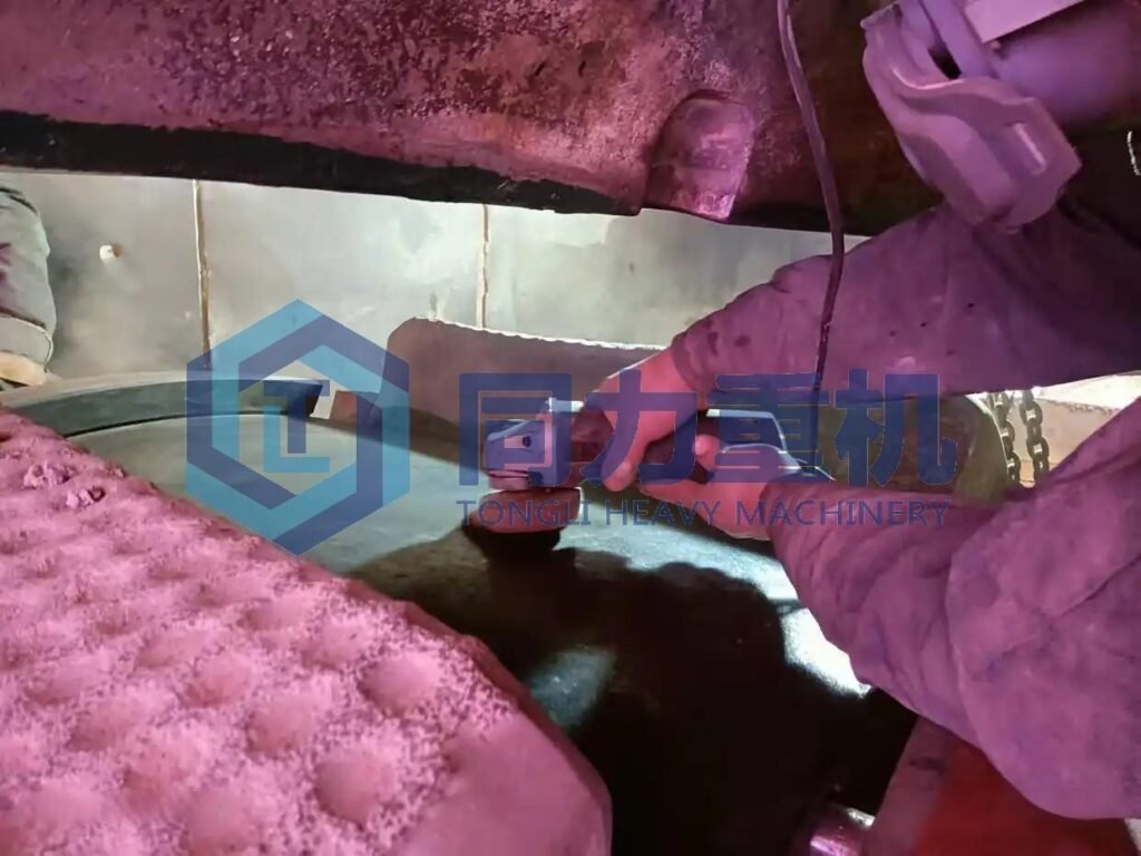 installation process for segmented ceramic grinding roller liners and one-piece roller tyre