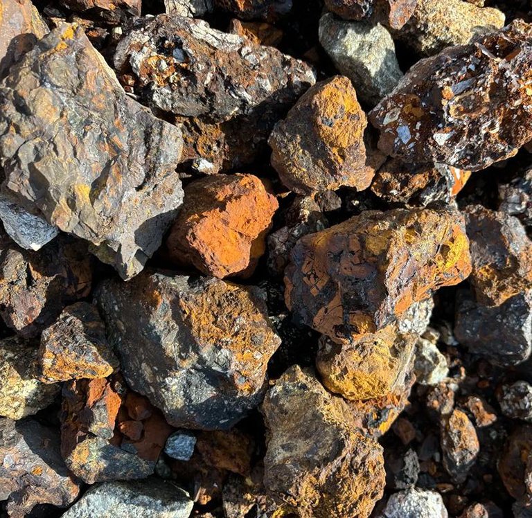 Limonite Iron Ore Close-Up – Natural Limonite Mineral Texture