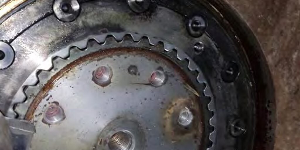 Moventas gearbox rotary table's locking pins bur and wearout