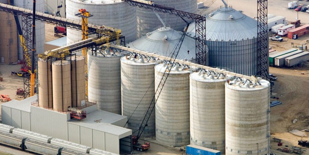 Bulk Cement Storage Solution: Concrete Silo and Welded Steel Silo